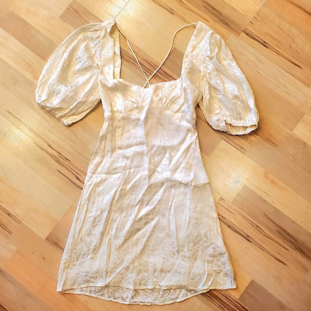 Gorgeous Cream Leopard Satin Dress from SKY TO MOON Sz Small